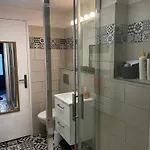 شقة Logustine قرقشونه